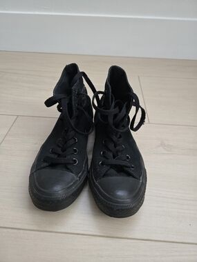 Converse Black High-Top